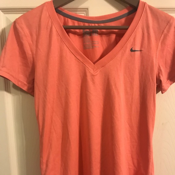 2 Women’s Size Small Nike tops - Picture 2 of 3